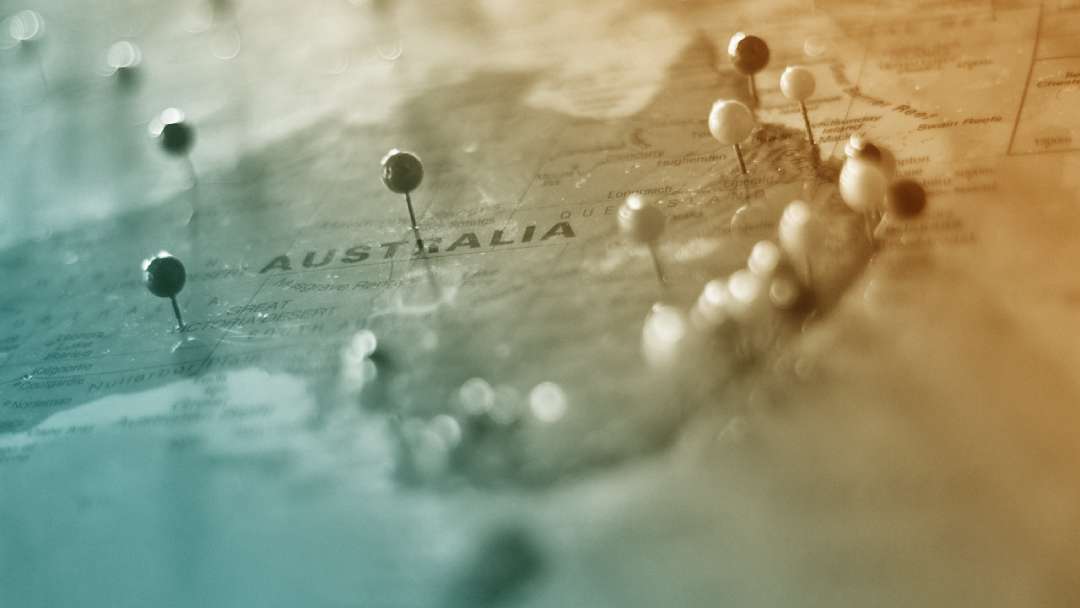 Aiguilles plantées sur la carte de l'Australie