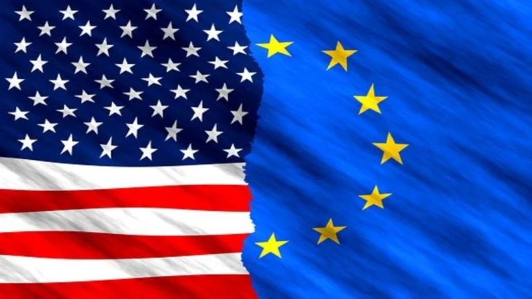 Drapeaux américain et européen imbriqués