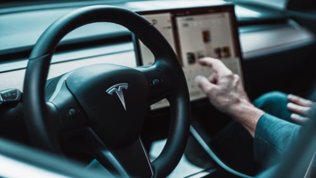 Tesla chute avec la menace de la SEC